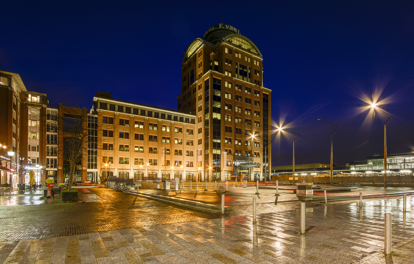 Den Bosch - Leonardo da Vinciplein - F van Lanschot Bankiers