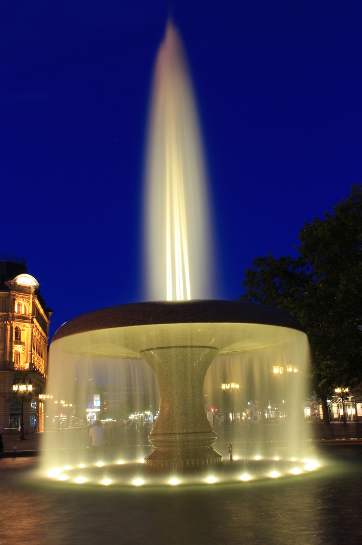 Den Brunnen vor der Alten Oper in Frankfurt...