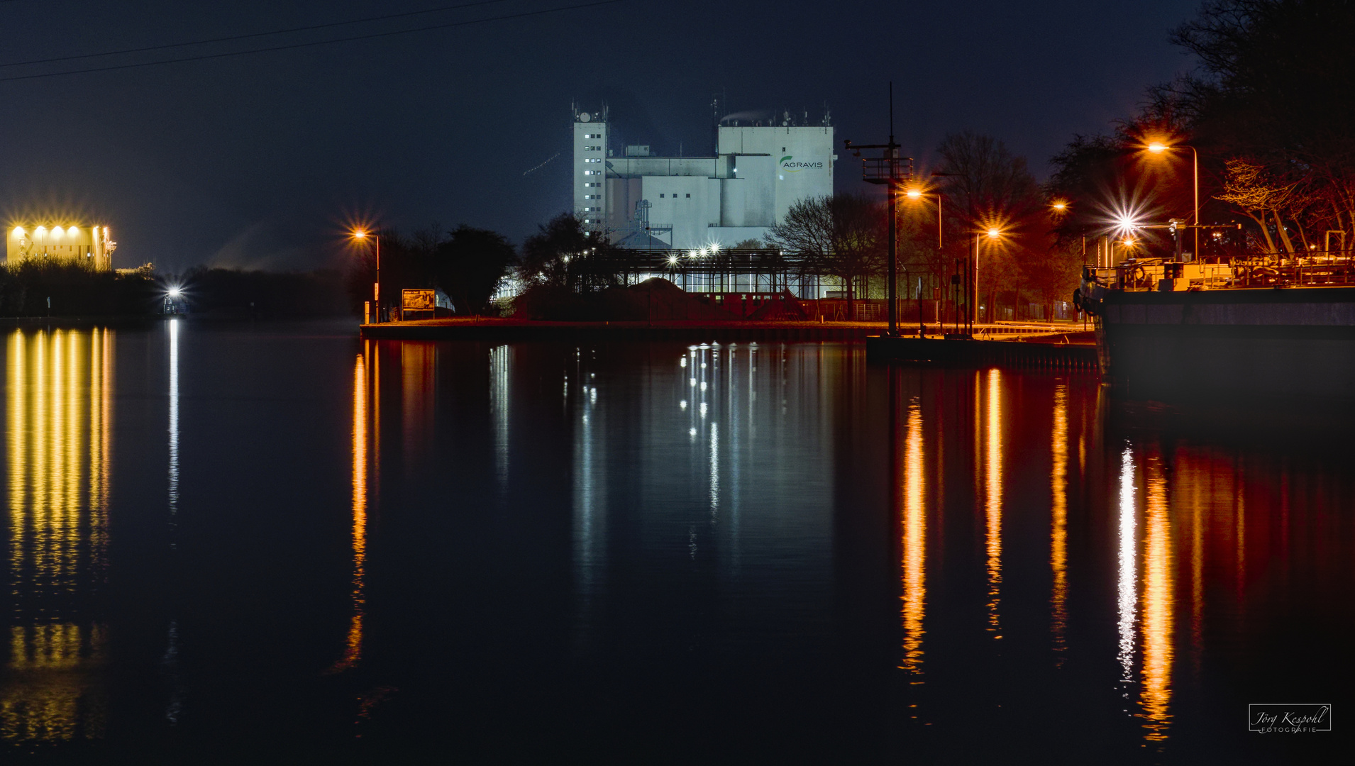 Den Kanal voll.. / Quiet at night..