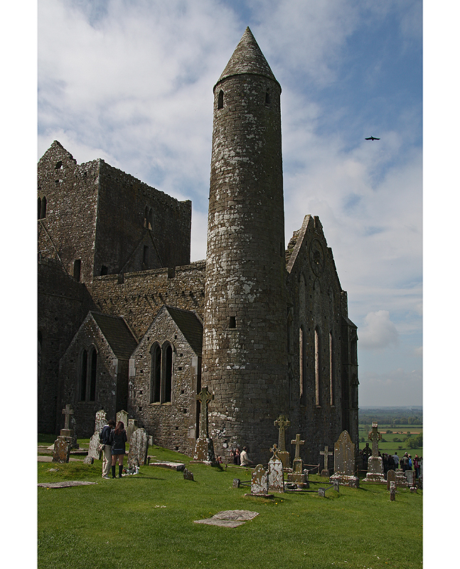 Den Rock of Cashel III...