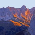 Den Sonnenaufgang am Sellajoch in den Dolomiten erleben...