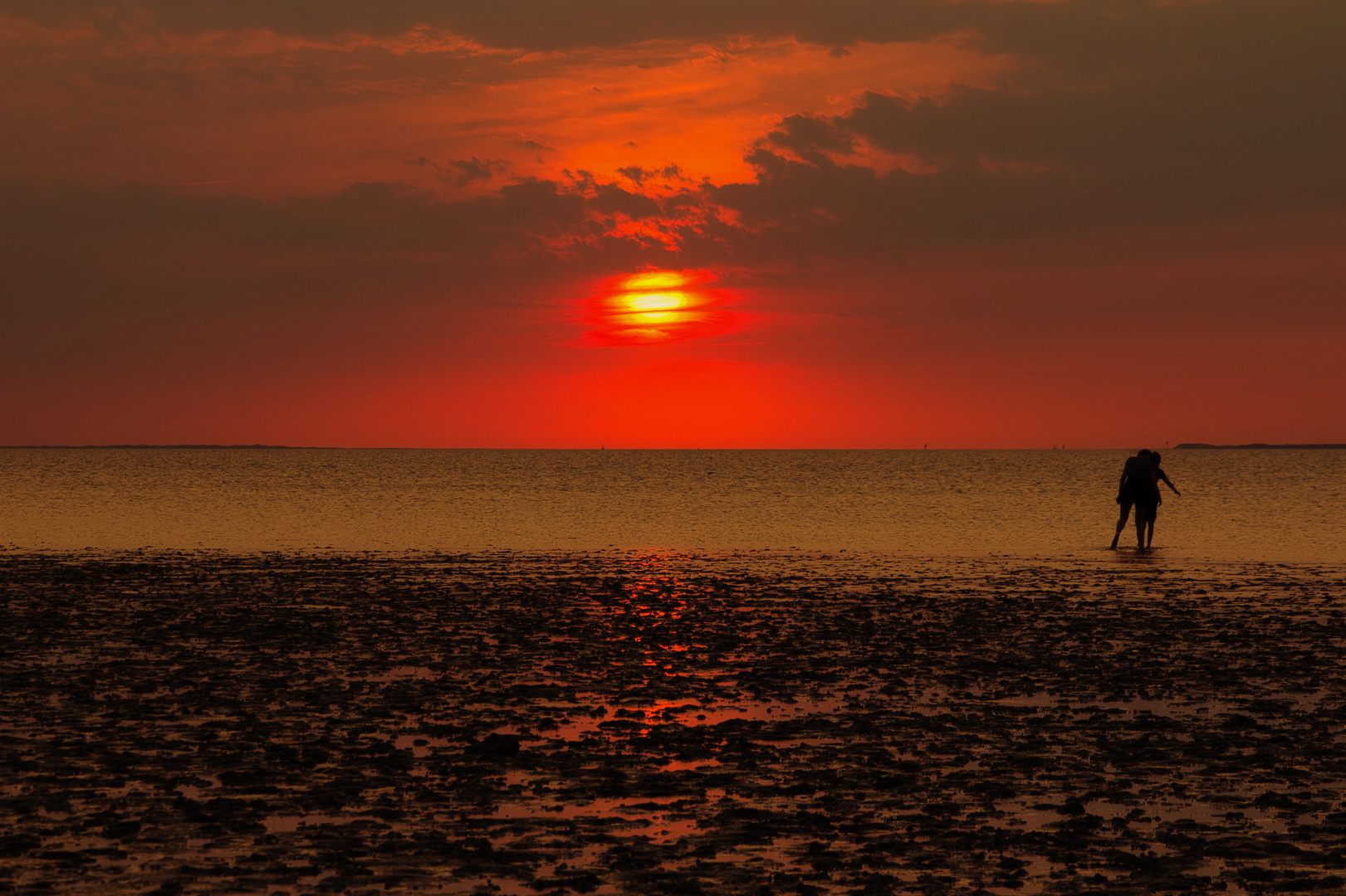 Den Sonnenuntergang genießen.