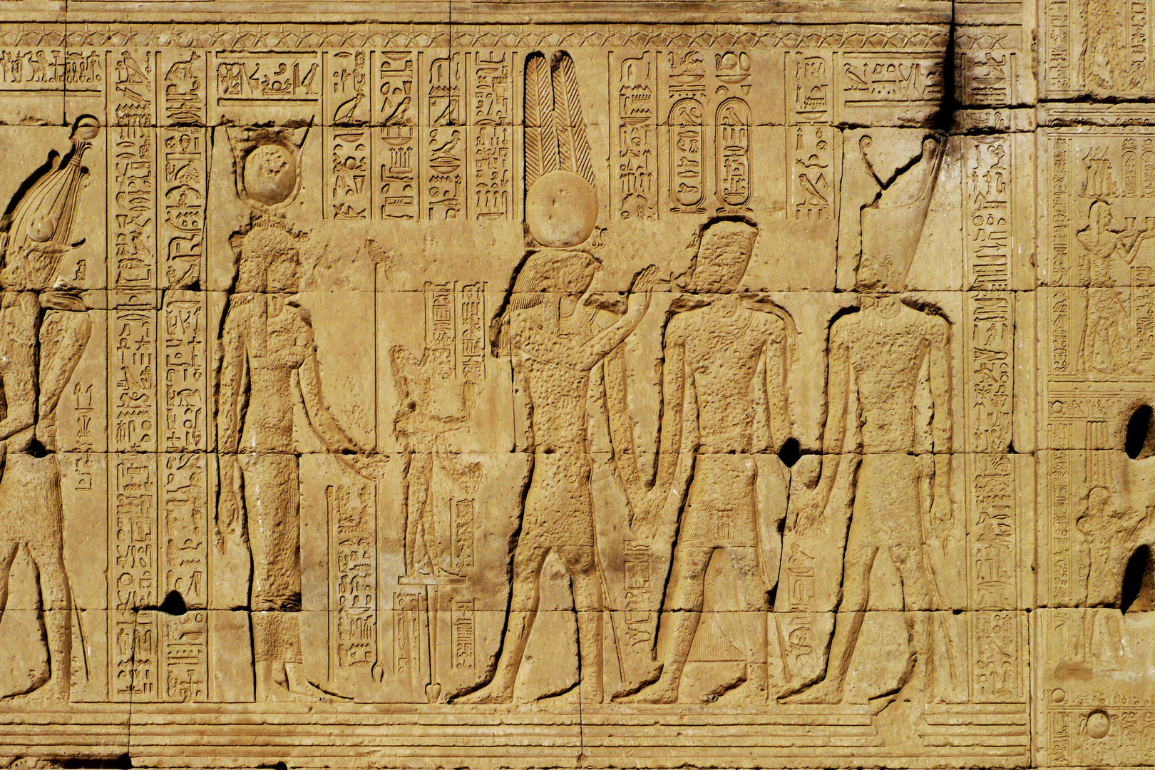 Dendera_Ostwand_Scene 111297