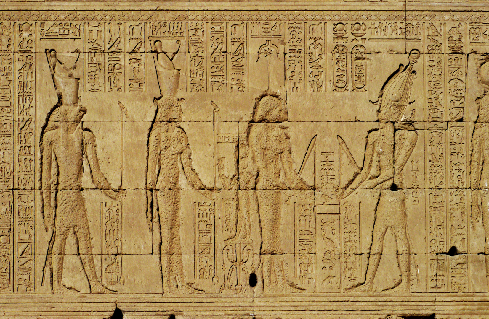 Dendera_Ostwand_Scene 111298