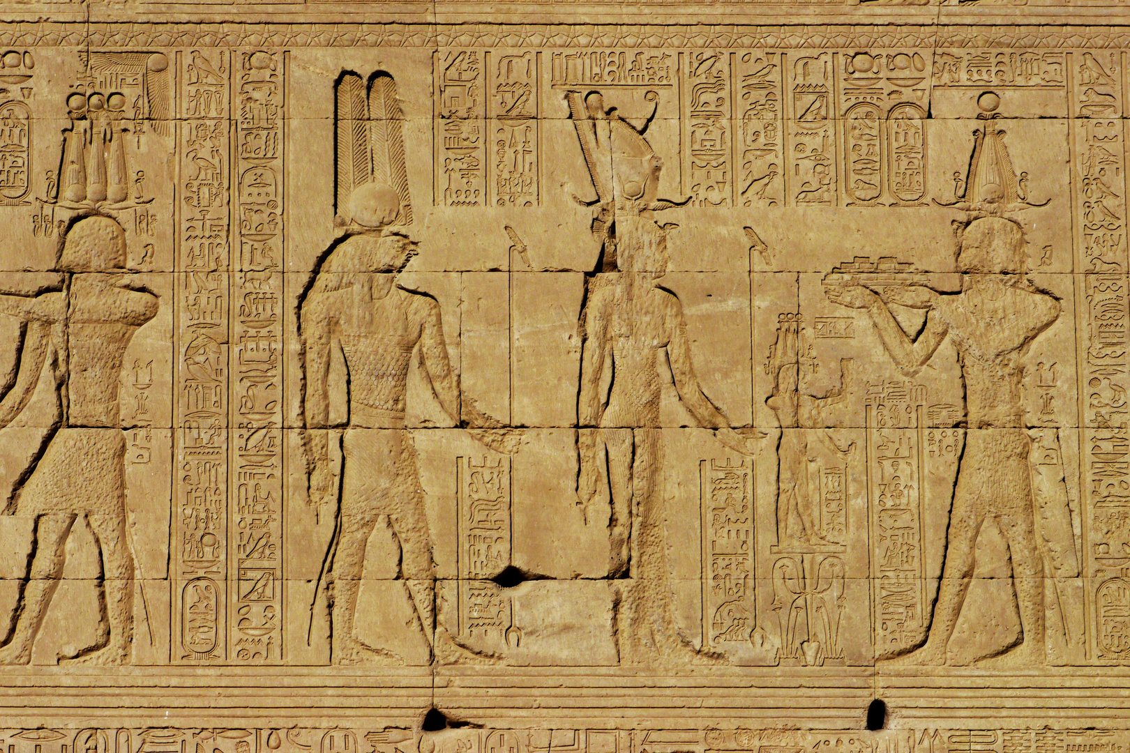 Dendera_Ostwand_Scene 111300