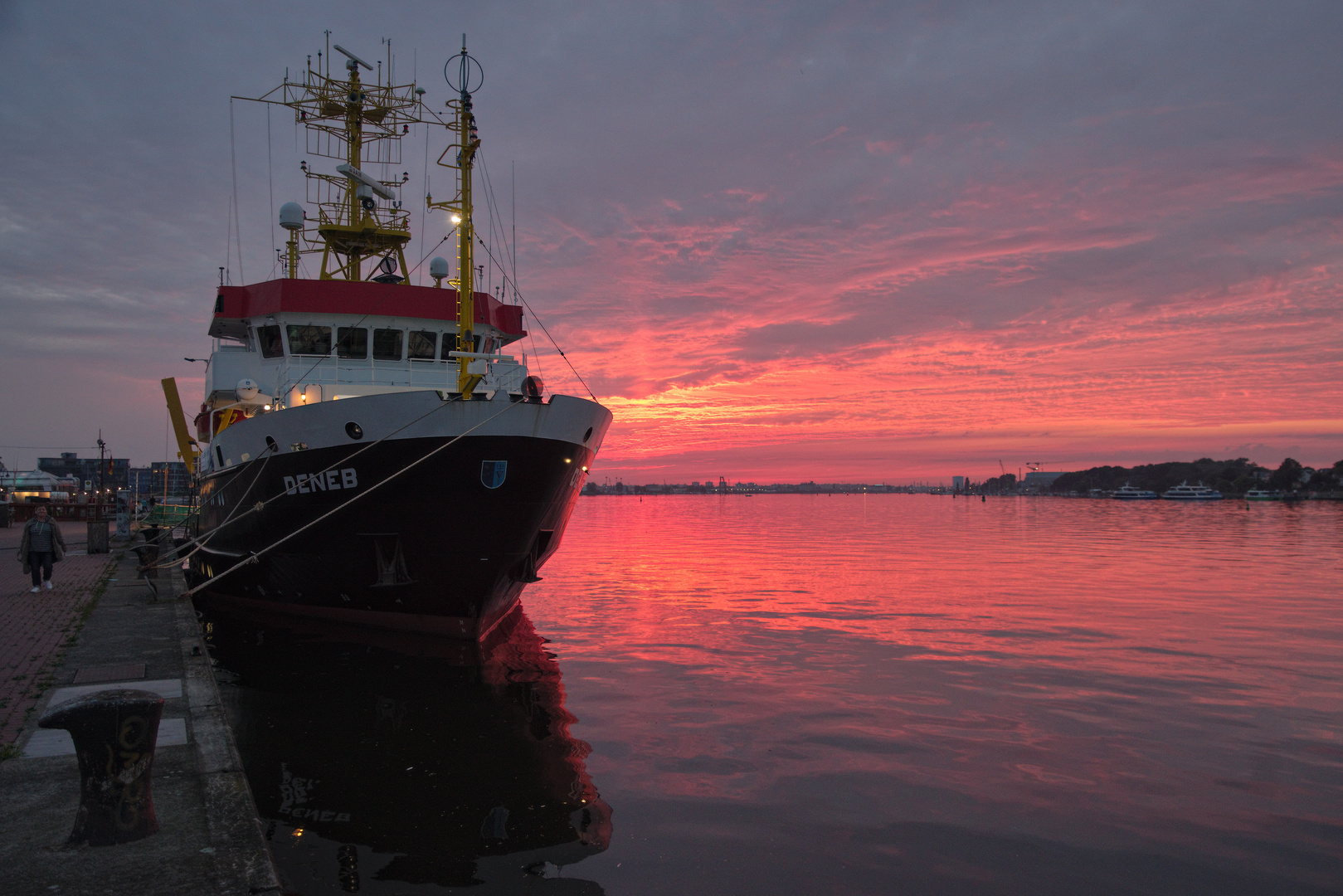 Deneb mit Sonnenuntergang