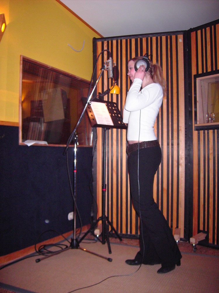 Denisa im Tonstudio