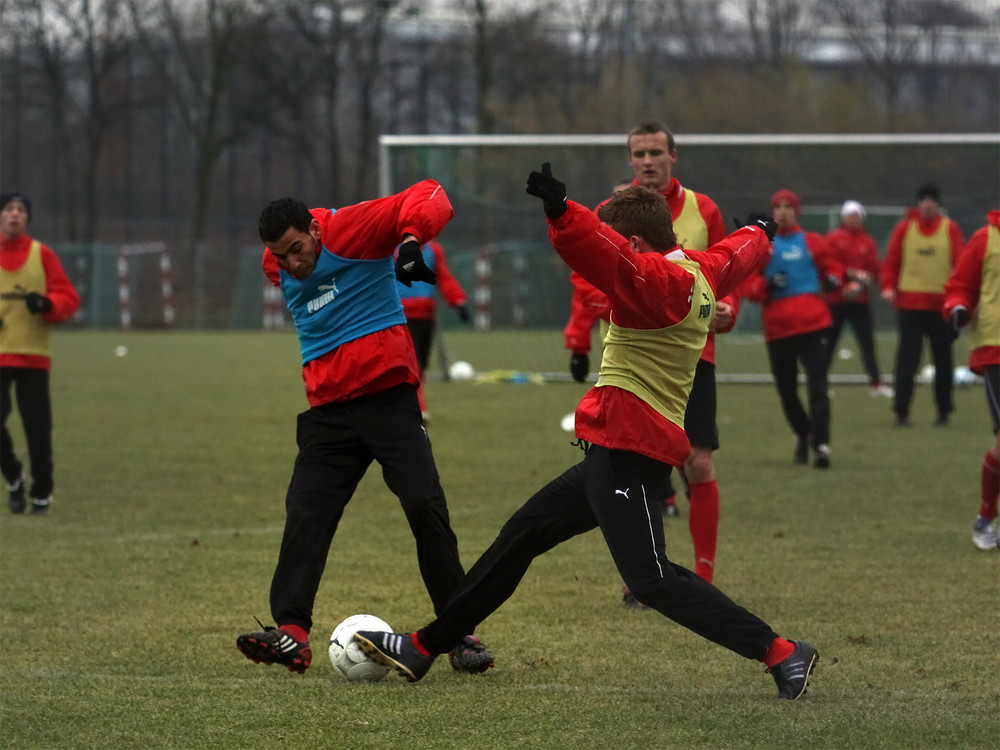 Deniz Kadah und Fabian Hergesell wärend des Trainings im Sportpart der düsseldorfer LTU Arena