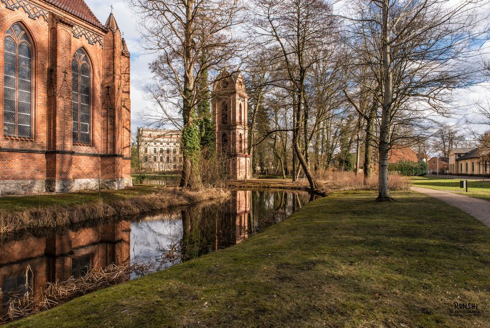 Denkmäler und Mausoleen im Schloßpark Ludwigslust