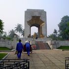 Denkmal an unbekannte gefallene Soldaten vor HCM Mausoleum