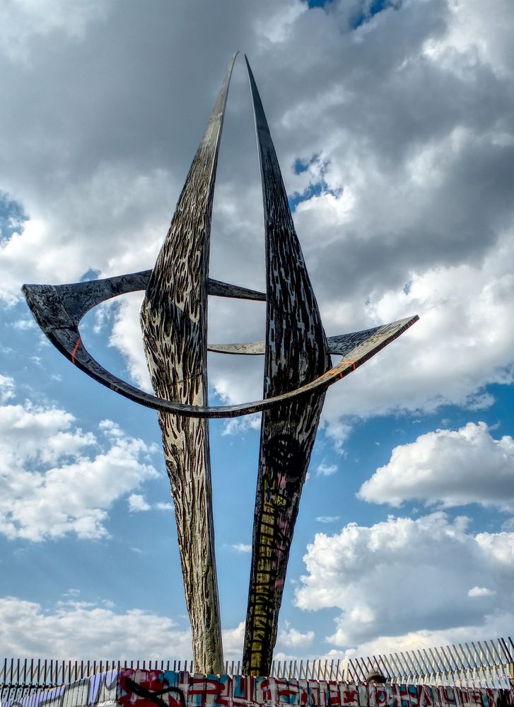 Denkmal auf dem Flakturm III Humboldthain