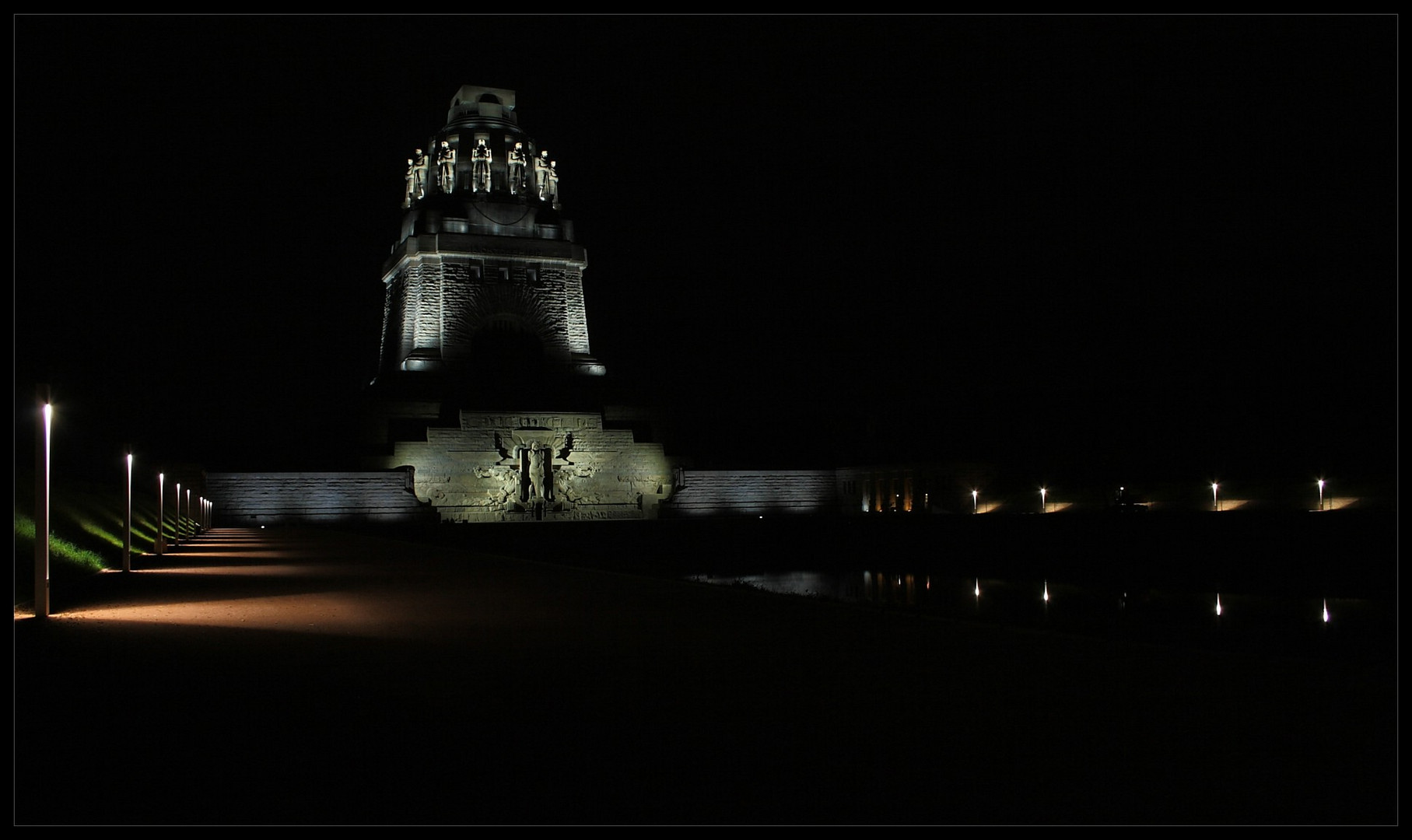 DENKMAL der Tränen -- VÖLKERSCHLACHTDENKMAL LEIPZIG --