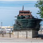 Denkmal im Hafen von Otranto...   