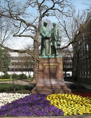 Denkmal im Vorfrühling