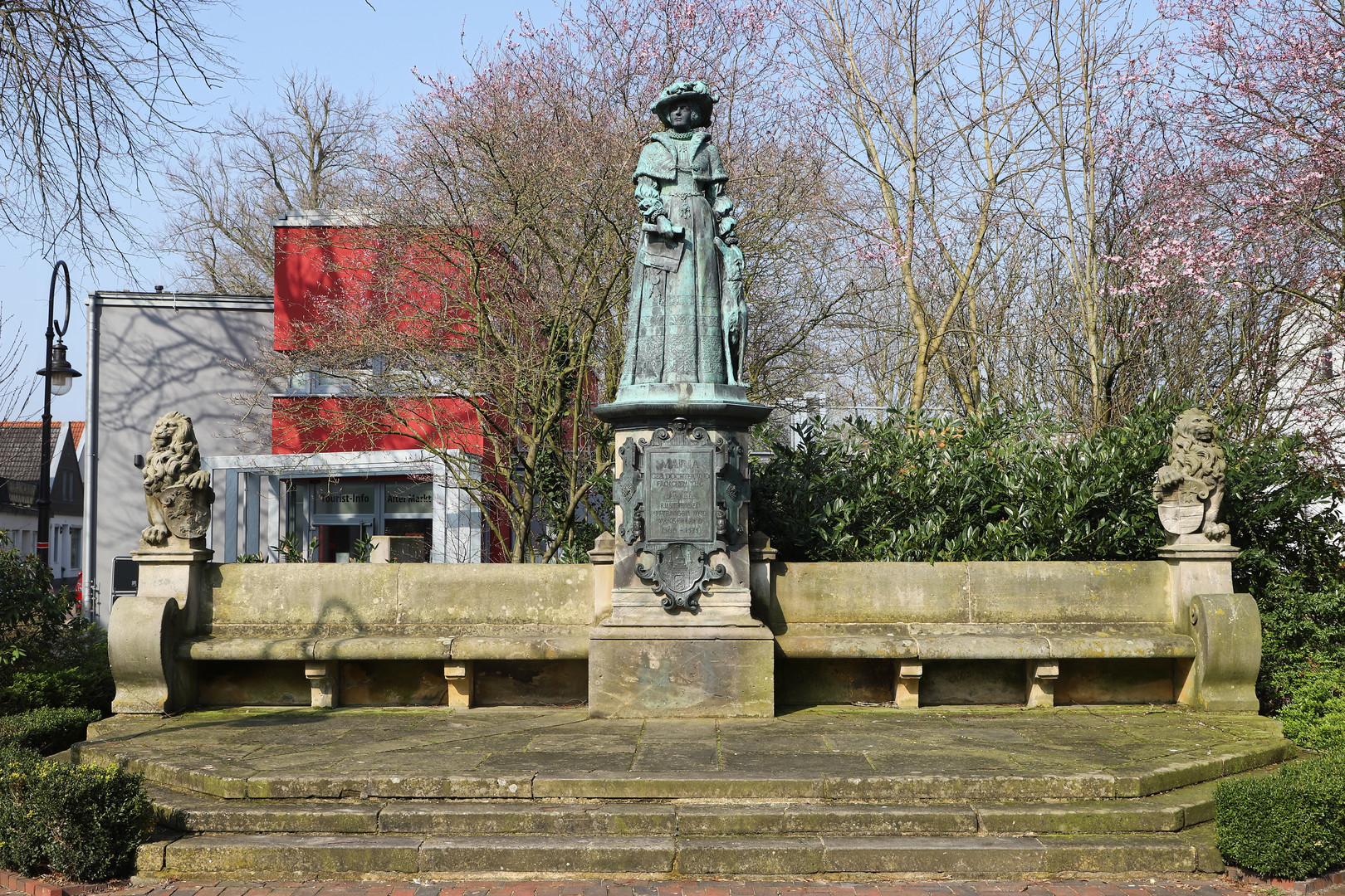 Denkmal in Jever (2019_03_22_EOS 6D Mark II_0852_ji)