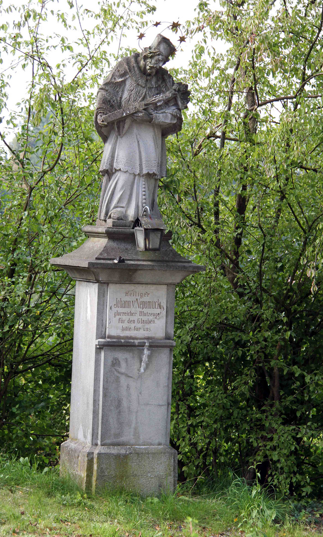 Denkmal in Ochenhausen bei Wanderung um den Krumbach