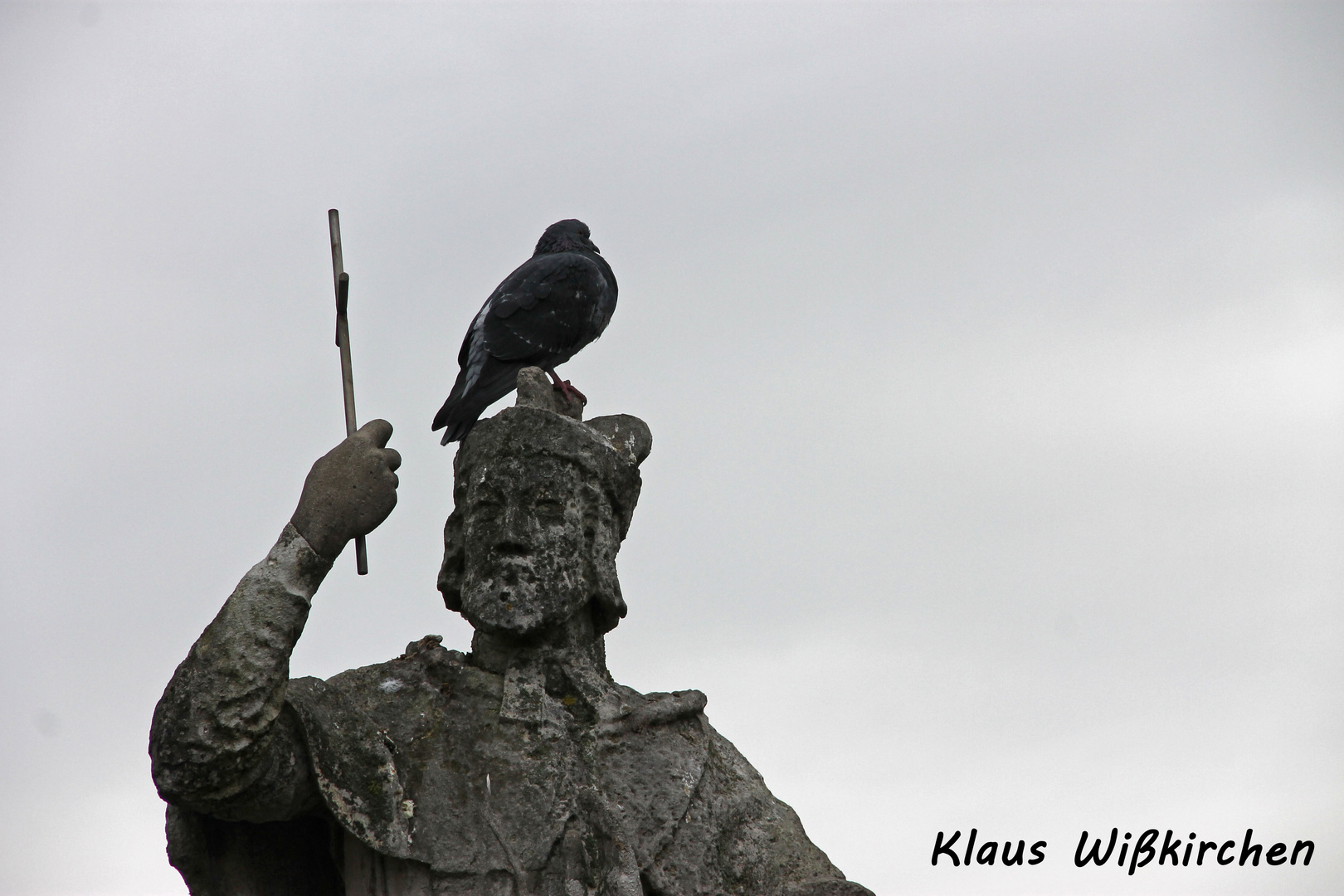 Denkmal mit Taube