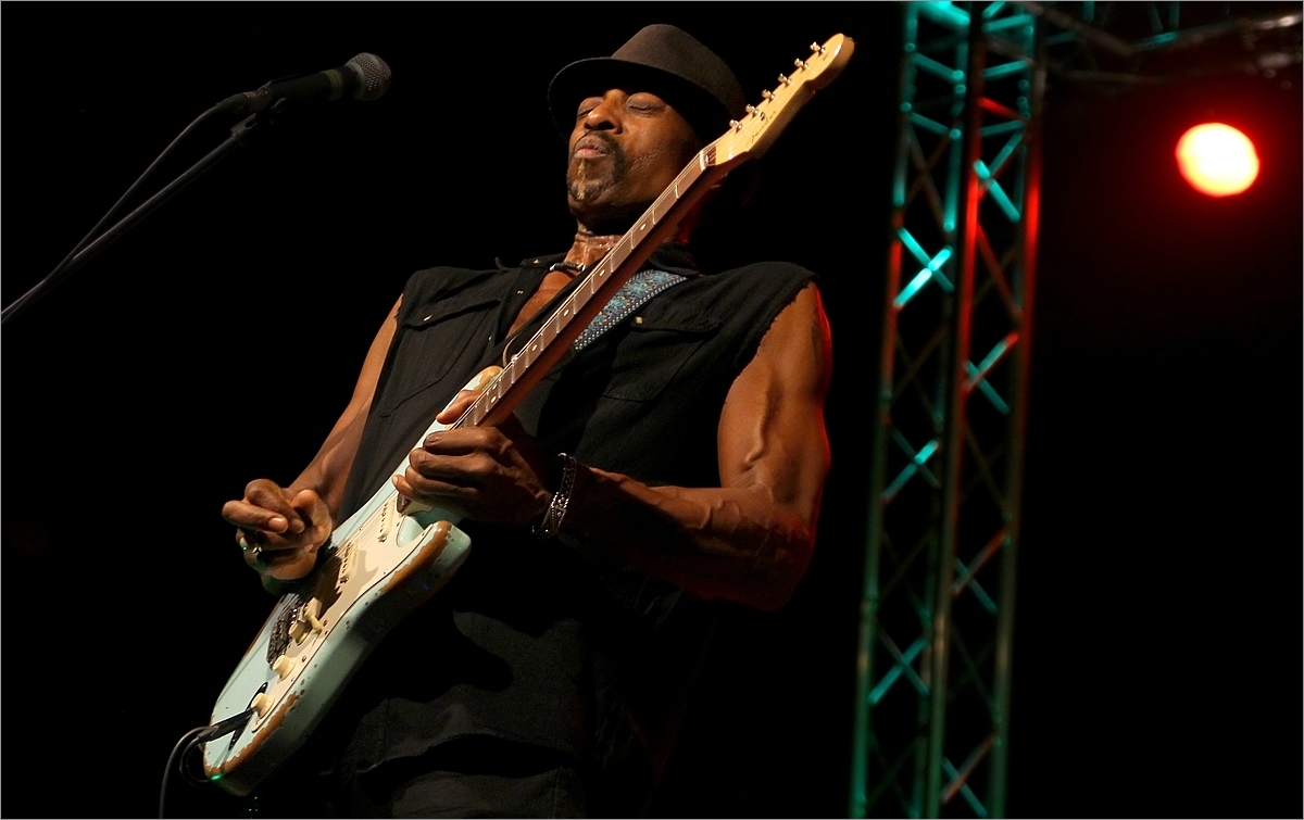 DENNIS JONES BLUES (USA)