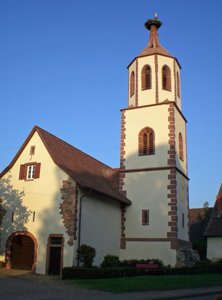 Denzlingen: Ehemalige Kirche St. Michael im Unterdorf mit dem Storchenturm