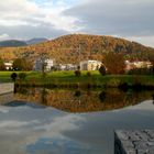 Denzlingen: Herbstspiegelung des Einbollen im See des Kultur- und Bürgerhauses