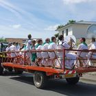 Départ en fanfare  de la Boucalaise ..... 