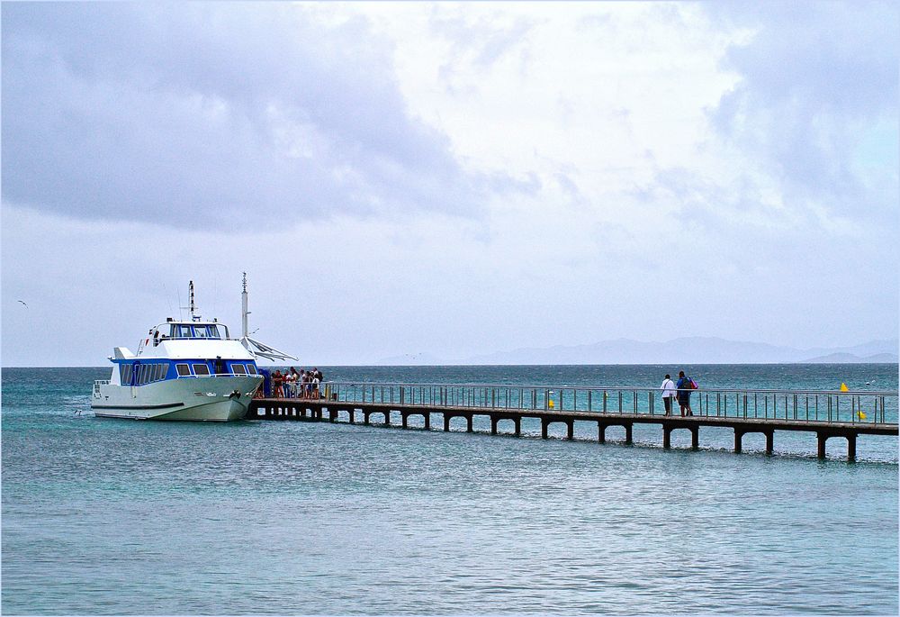 Départ pour 30 mn de traversée vers Nouméa avec le bateau de l’Hôtel