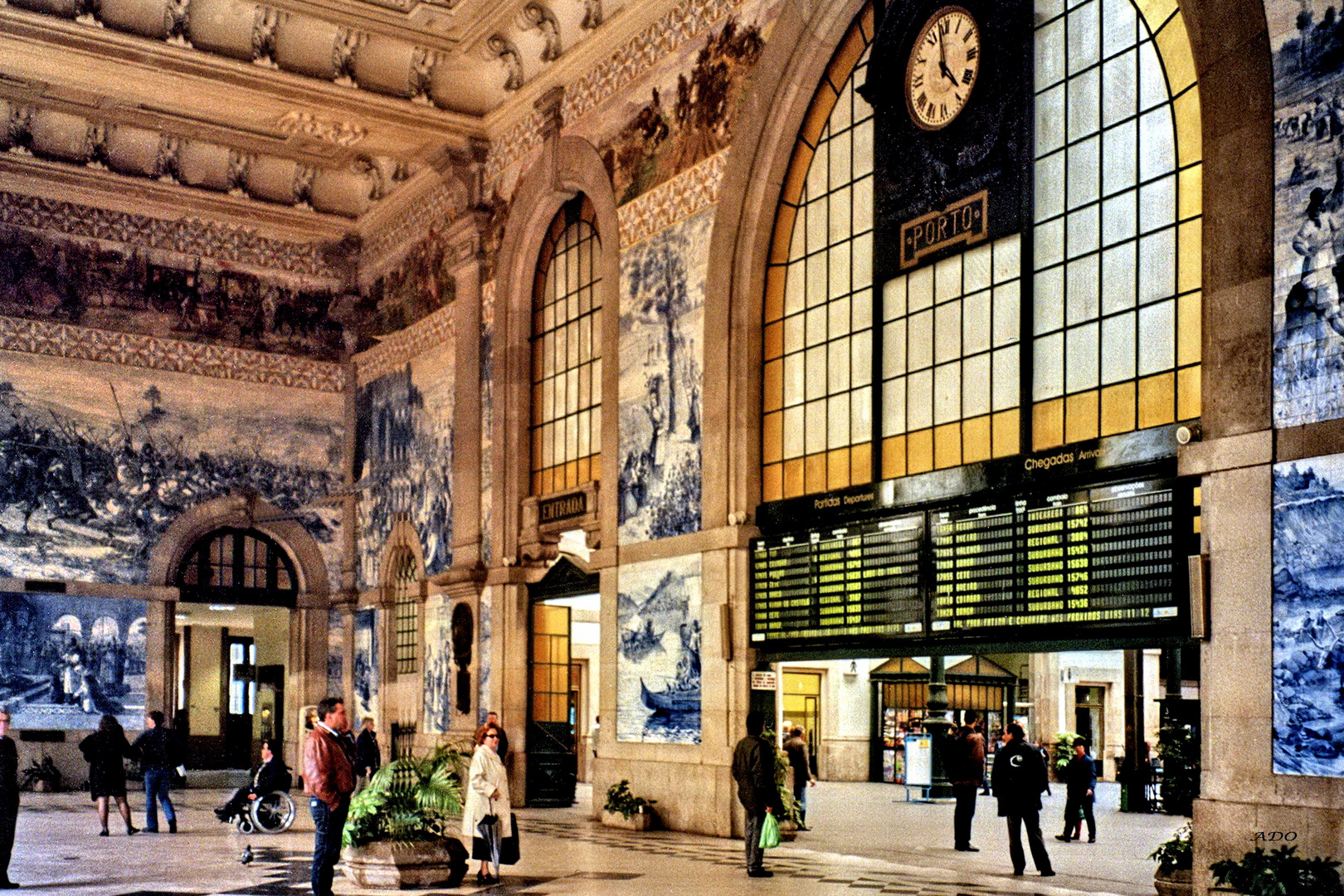 départs et arrivals à la gare 