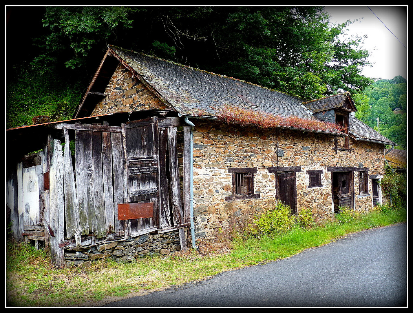 DEPENDANCE - de - l'HÔTEL ABANDONNE 