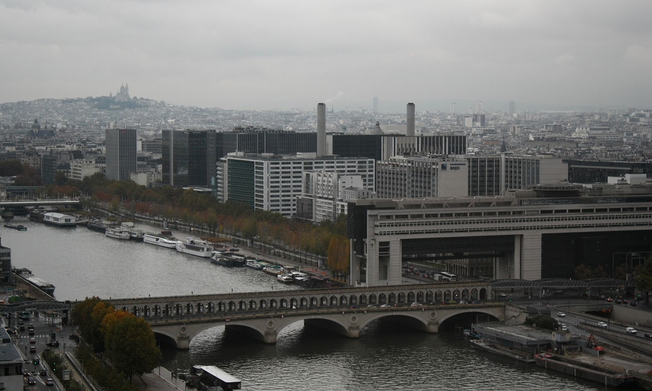 Depuis le dernier étage de la tour ouest de la TGB (15). La Seine, Bercy et Le Sacré-Coeur