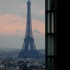 Depuis le dernier étage de la tour ouest de la TGB (18). La Tour Eiffel