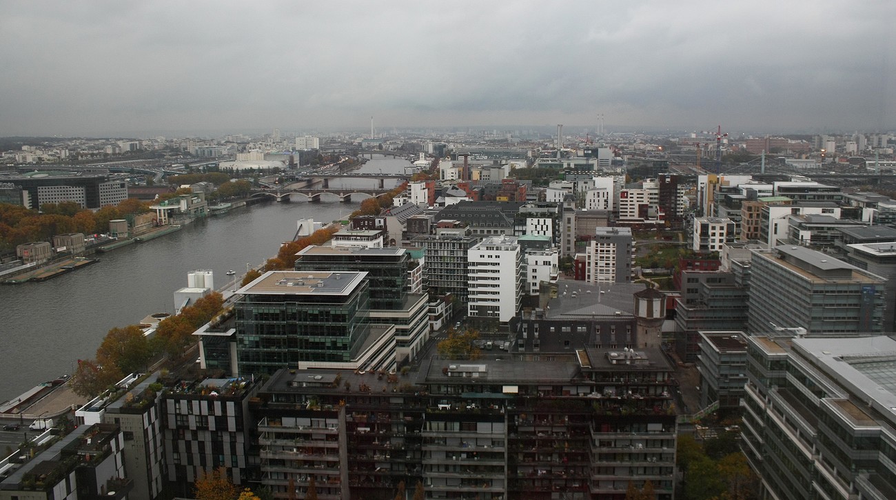 Depuis le dernier étage de la tour ouest de la TGB (20).La Seine et des ponts...