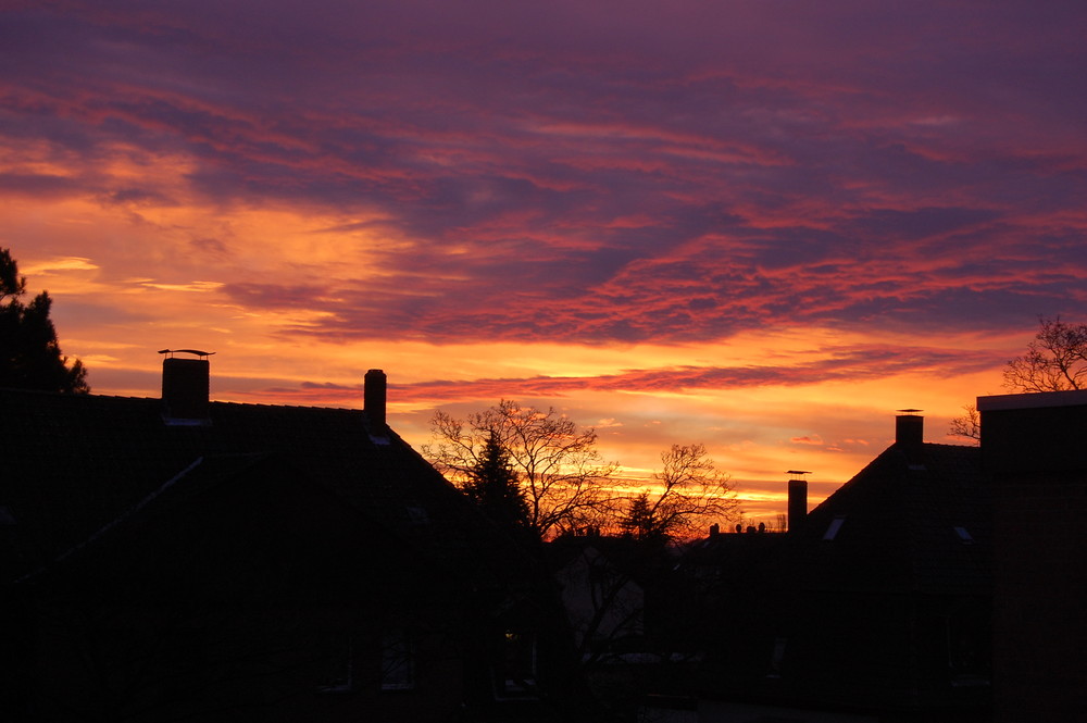 Der 1. Sonnenaufgang sieht aus wie ein Weltuntergang