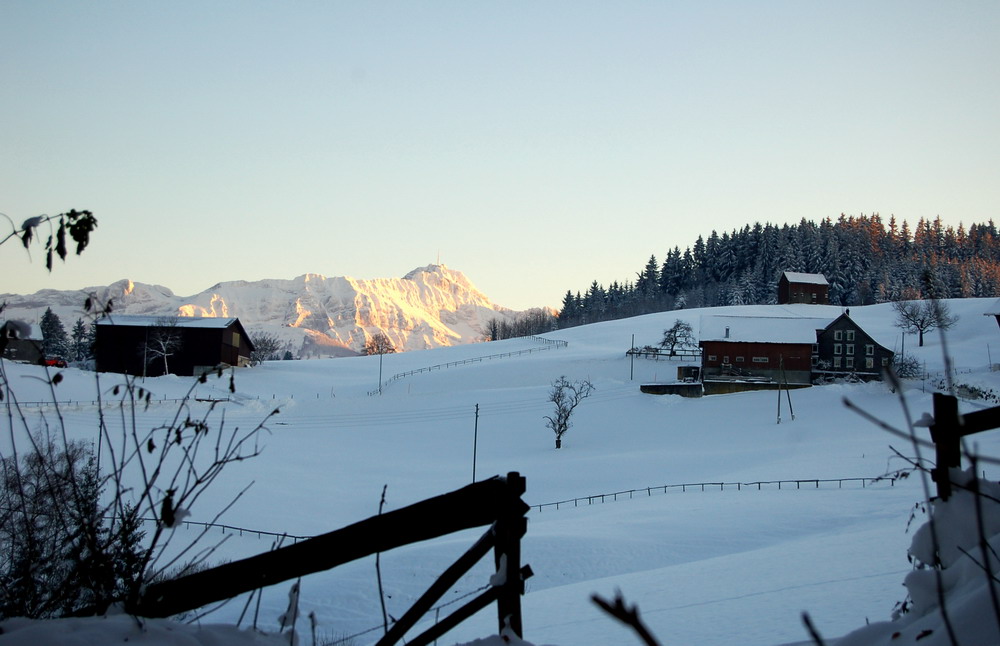 Der 1. Wintertag im Appenzell vor Sonnenschluss