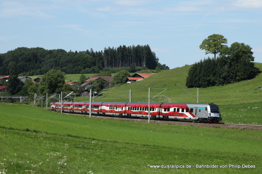 Der "175 Jahre Eisenbahn für Österreich" Railjet in Axdorf