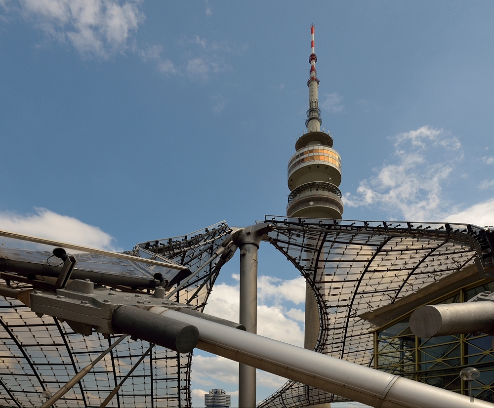 Der 185 Meter hohe Olympiaturm ist ein Fernsehturm in München und eines der Wahrzeichen...