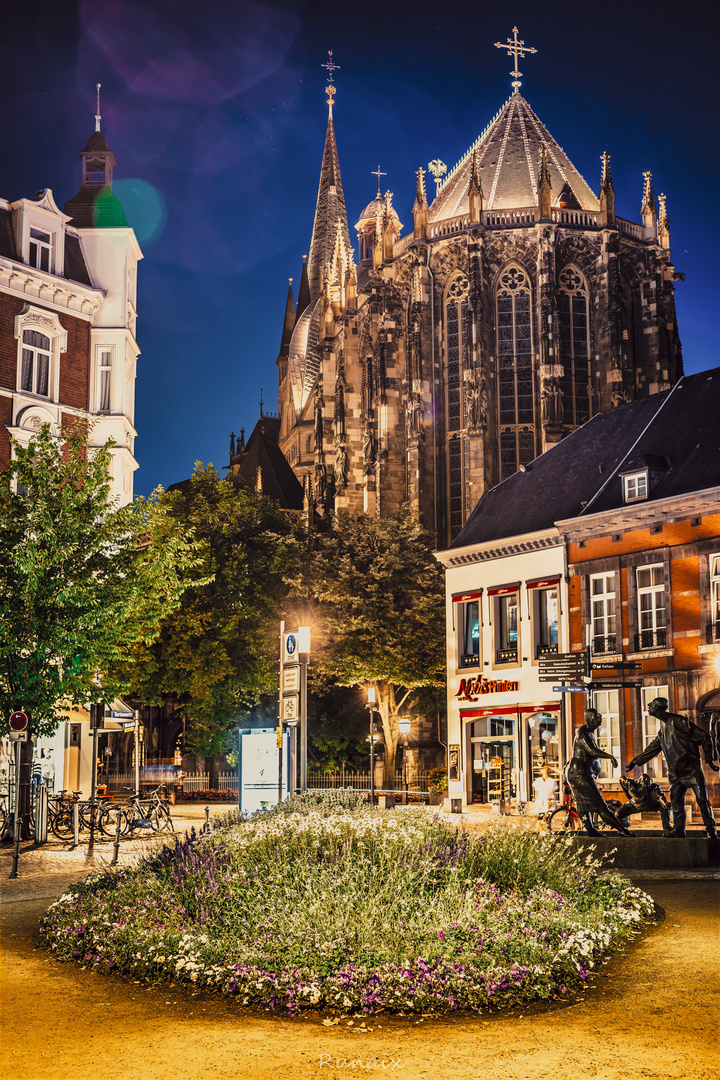 Der Aachener Dom am Abend