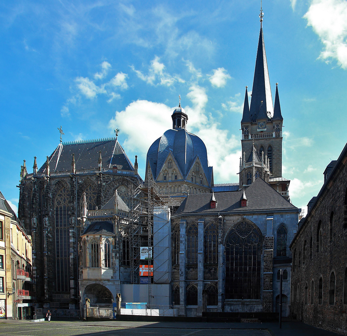 Der Aachener Dom in Farbe