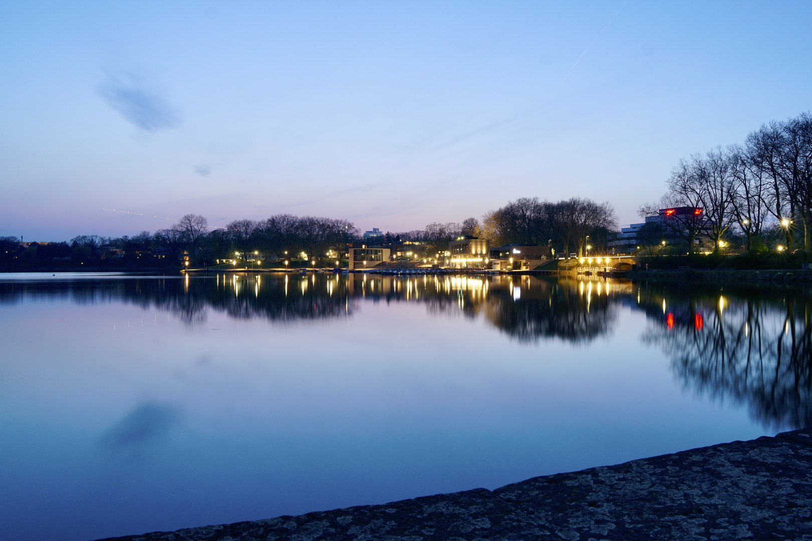 Der Aasee in Münster zur blauen Stunde