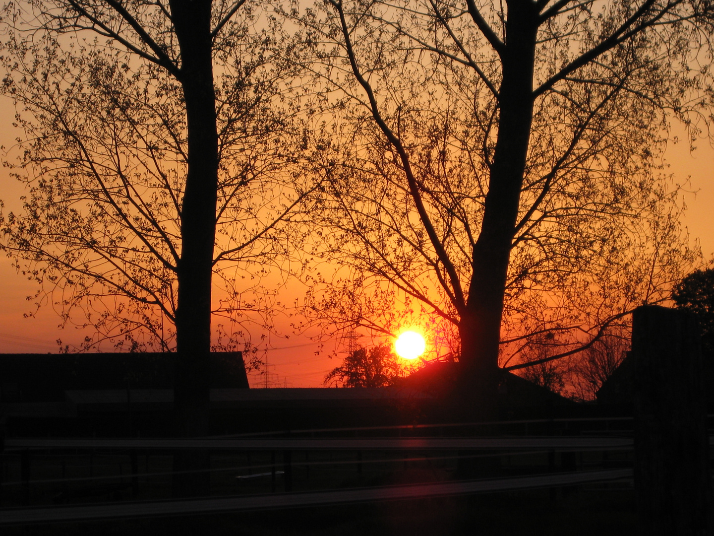 ...der abend bricht herein und hüllt den tag in warmes licht...