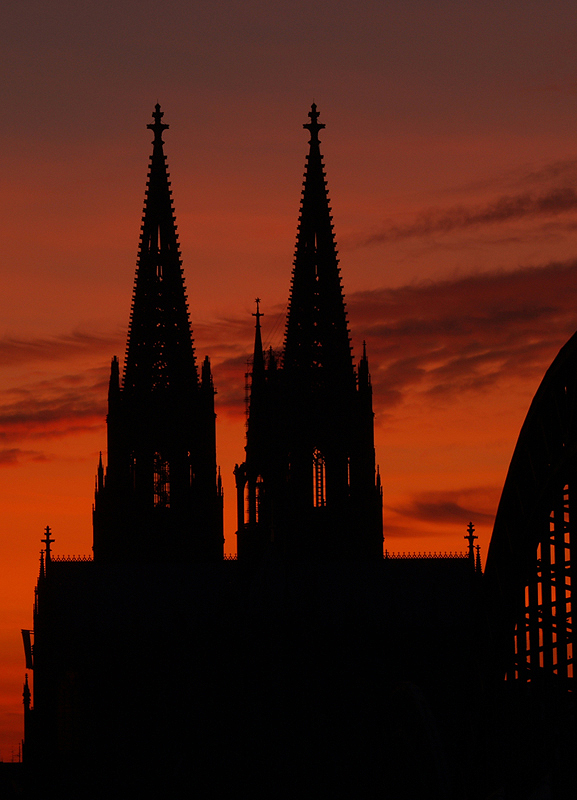 Der Abend kommt, der Dom bleibt.