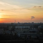 Der Abend senk sich über die Dächer von Berlin