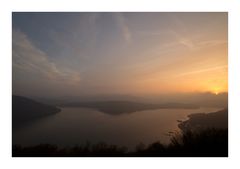 Der Abend über dem See