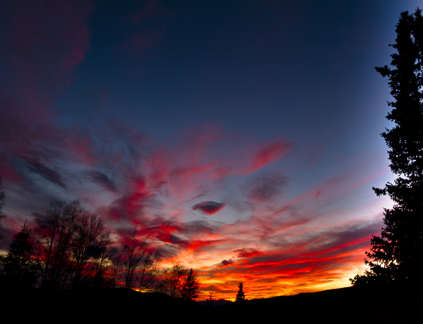 der Abendhimmel brennt