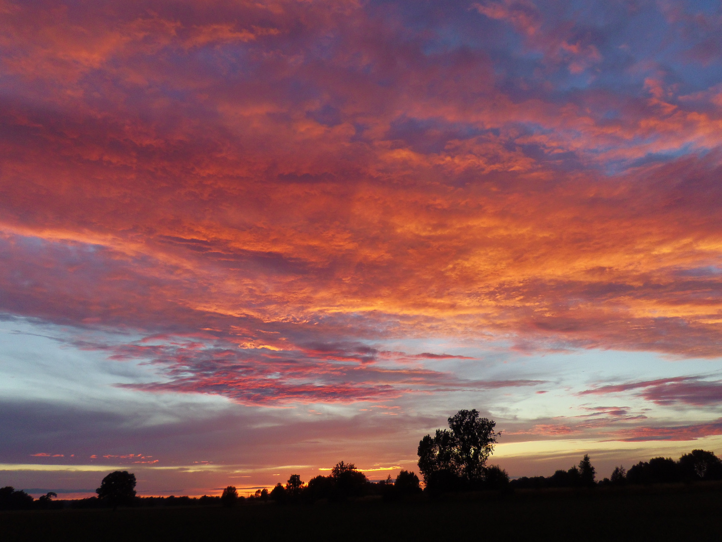 Der Abendhimmel heute um 21:20 Uhr