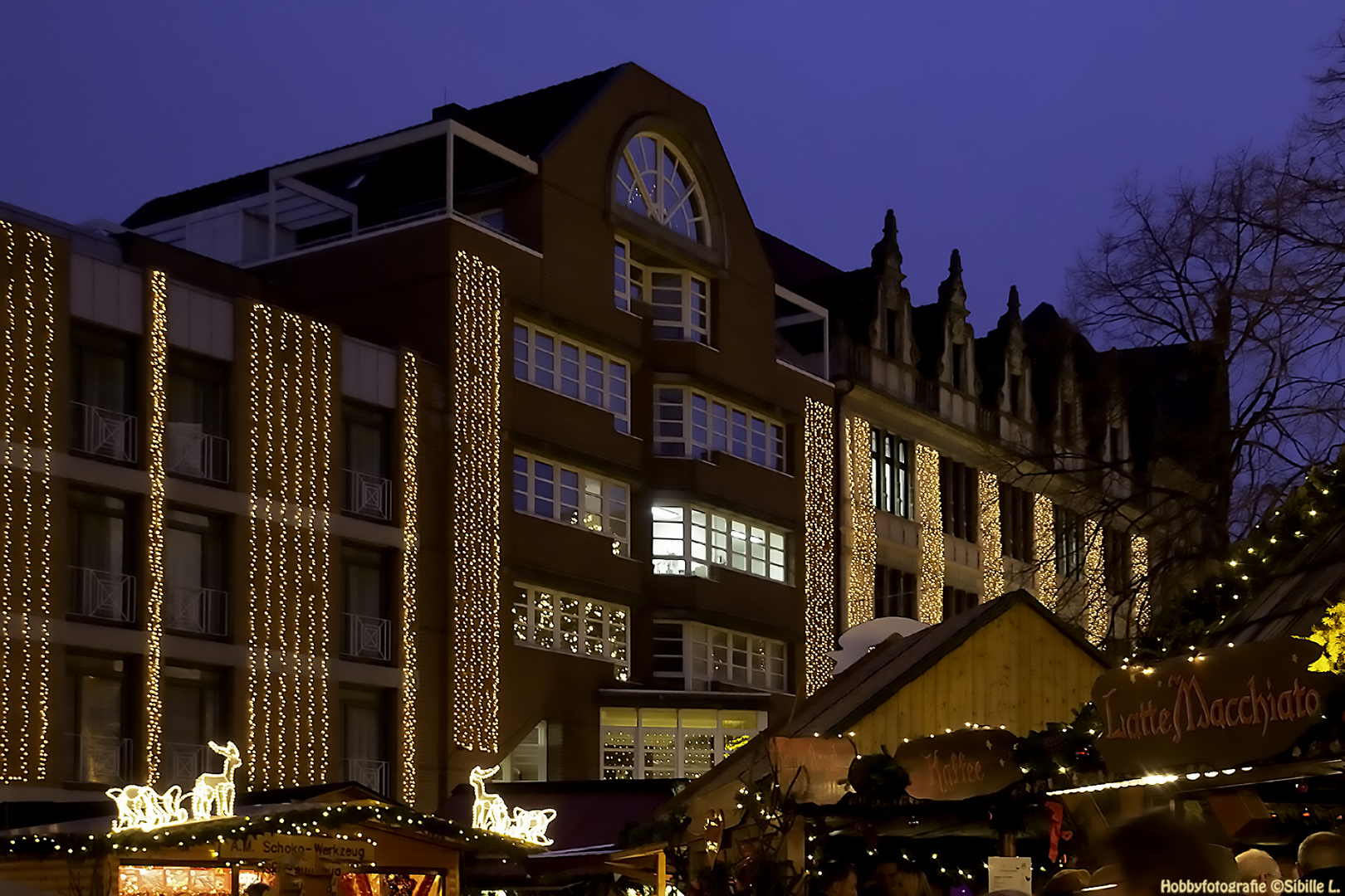 Der abendliche Weihnachtsmarkt in Hannover