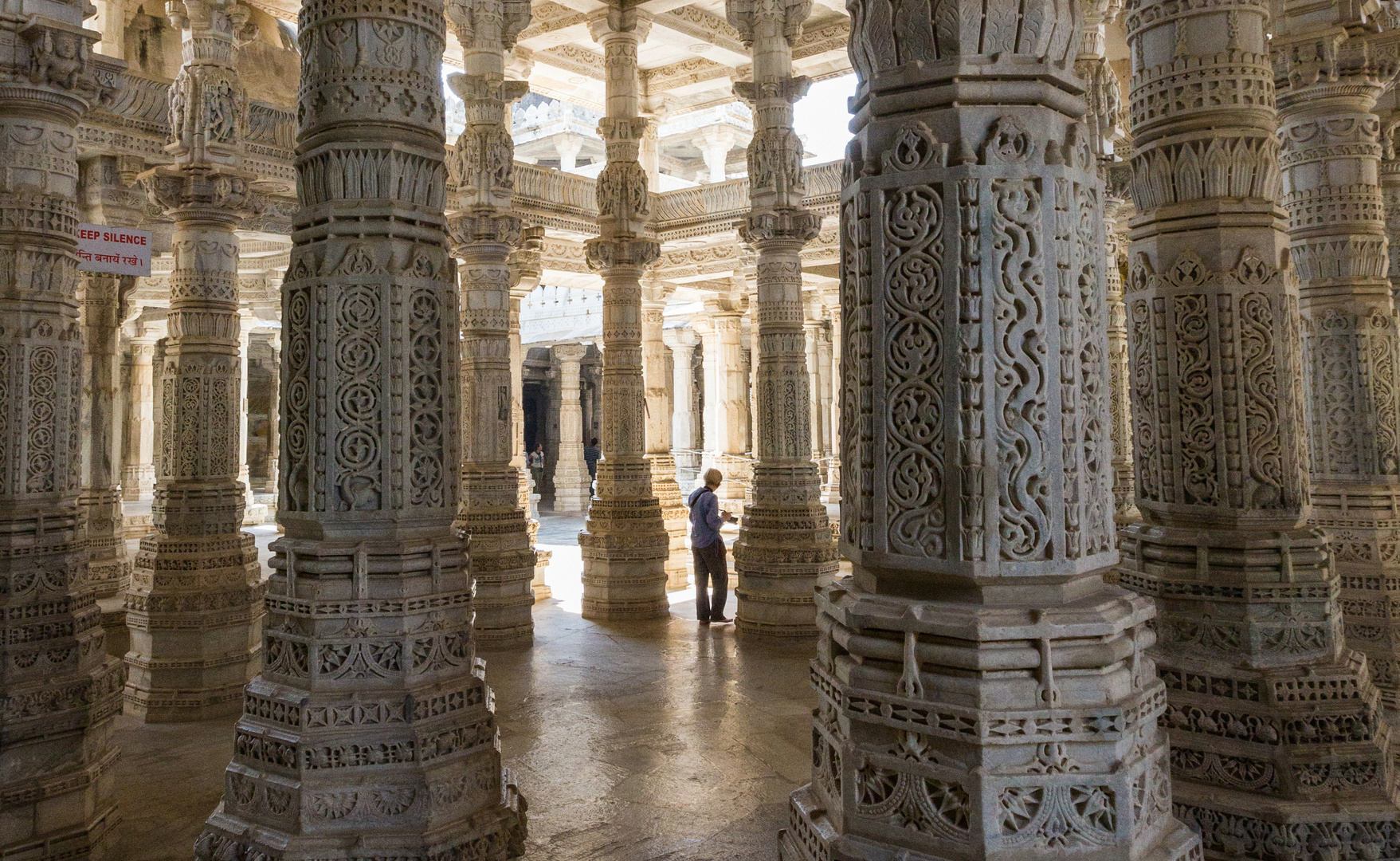 DER ADINATHA-TEMPEL IN RANAKPUR (INDIEN) (Kalender Oktober)