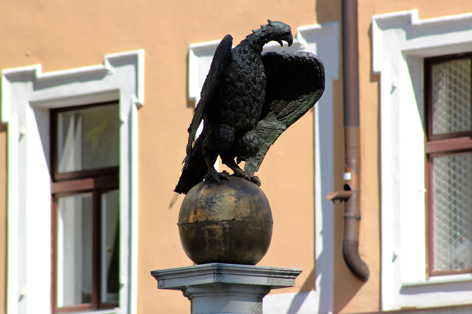 Der Adlerbrunnen am Domplatz