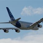 Der Airbus A380 über den Wolken.