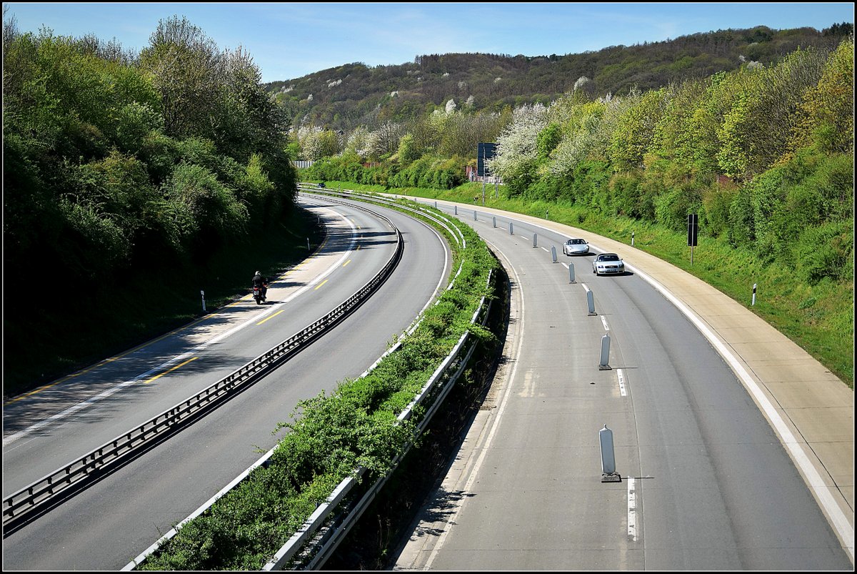 ... Der aktuelle Osterverkehr 2020 auf der A 560 bei Hennef...