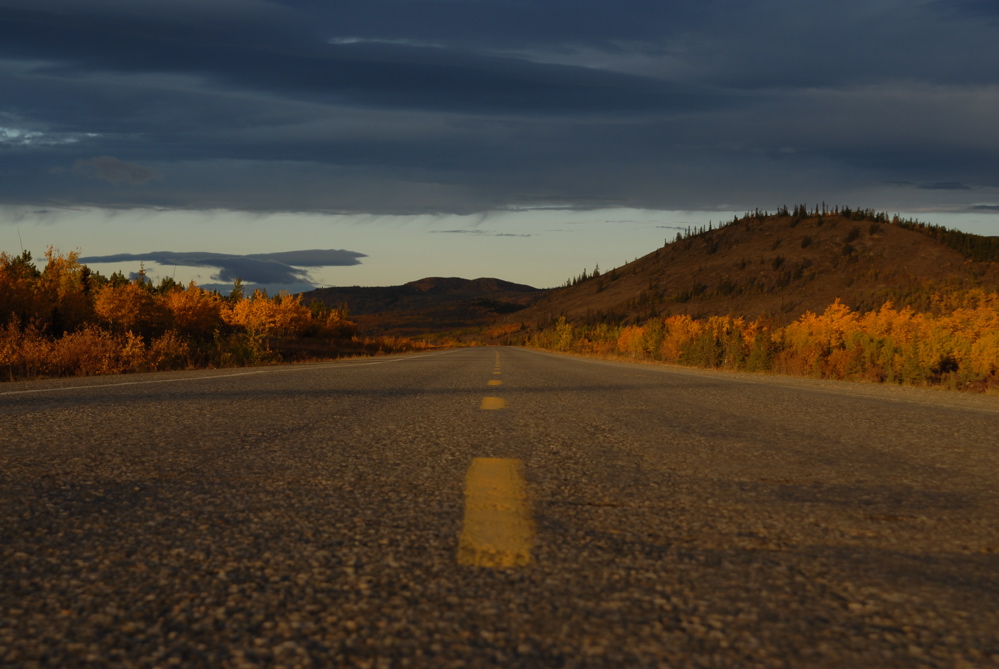 Der Alaska Highway am frühen Morgen im Yukon, Kanada 2007 (FSC-185)